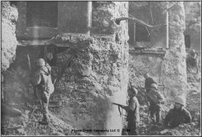 Ligne Maginot - SIMSERHOF - (Ouvrage d'artillerie) - Le  bloc 5 en 1944
Dégâts du bloc d'artillerie après l'attaque américaine
