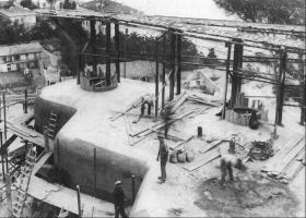 Ligne Maginot - CAP MARTIN - (Ouvrage d'artillerie) - Construction du bloc 3
La coulée est faite, noter les réservations pour les cloches GFM