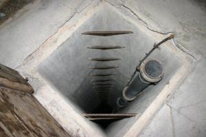 Ligne Maginot - LARCHE (L) - (Ouvrage d'infanterie) - Bloc 4
L'accés au bloc depuis les dessous