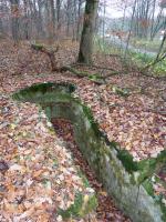 Ligne Maginot - Ct48 (Cuve pour arme d'infanterie) - La tranchée d’accès bétonnée est tournée vers l'ouest.