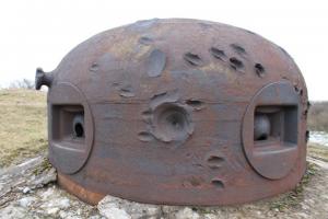 Ligne Maginot - WELSCHHOF - (Ouvrage d'infanterie) - Bloc 1
Une cloche GFM qui porte de nombreux impacts