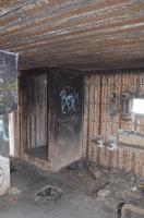 Ligne Maginot - 85 - HASELBERG - (Casemate d'infanterie - double) - Toilette et couloir d'entrée. Les plaques en béton fermant l'accés à la fosse septique sont encore en place