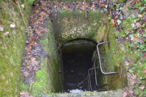 Ligne Maginot - HUTTINGUE (Ouvrage d'infanterie) - Entrée Est en forme de puits donnant sur la coupole Est et le couloir de liaison entre les différentes coupoles.