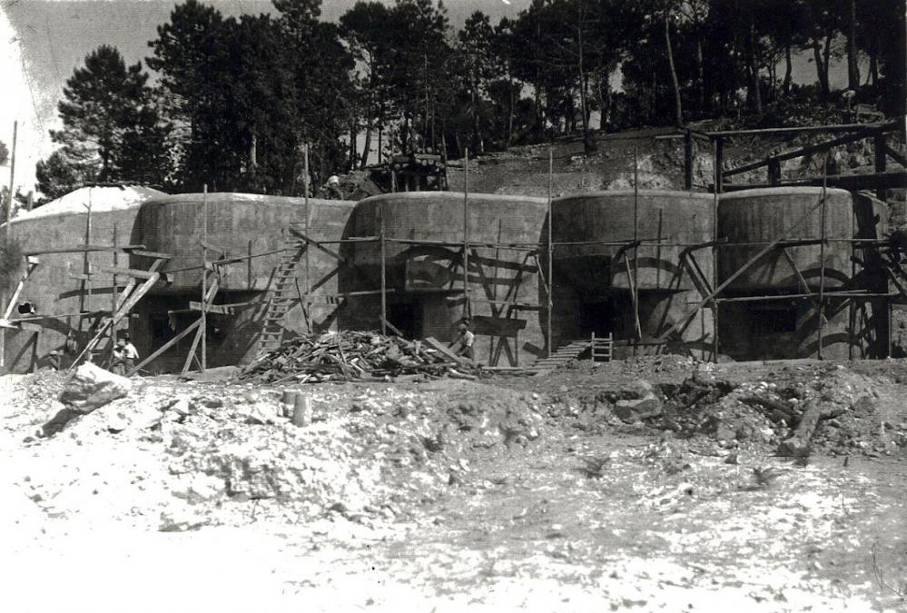 Ligne Maginot - ROQUEBRUNE - CORNILLAT - (Ouvrage d'artillerie) - Construction du bloc 3
Le bloc 3 brut de décoffrage.