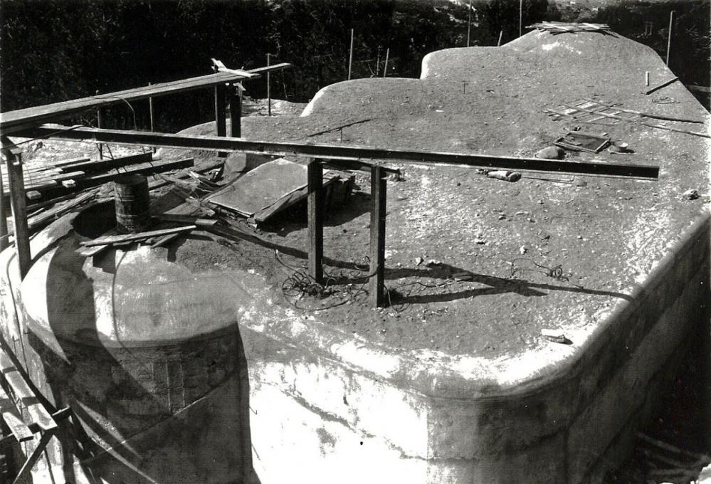 Ligne Maginot - ROQUEBRUNE - CORNILLAT - (Ouvrage d'artillerie) - Le bloc 3 brut de décoffrage, les réservations prévues pour les cloches attendent leurs cuirassements qui seront posés par la suite.