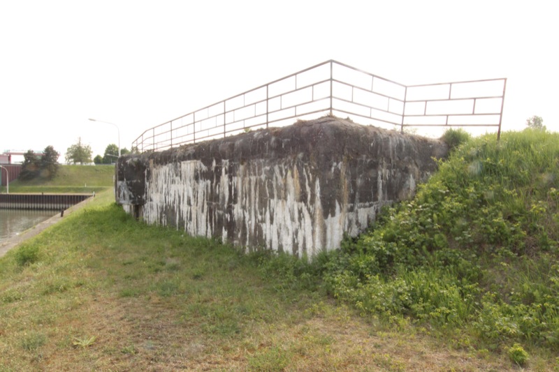 Ligne Maginot - PORT du RHIN Sud 18 ( Blockhaus pour arme infanterie ) - La façade frontale