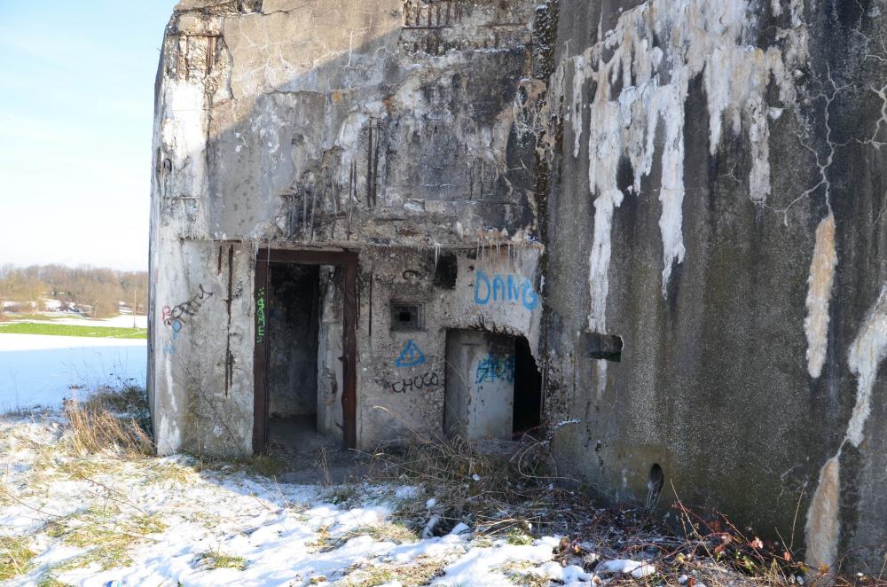 Ligne Maginot - 85 - HASELBERG - (Casemate d'infanterie - double) - Vue sur l'entrée hommes et materiel.