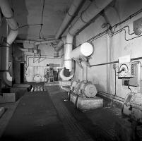 Ligne Maginot - MONTE GROSSO (MG) - E02 - (Ouvrage d'artillerie) - Usine électrique
A droite, convertisseurs des tourelles. 
Au fond, chambre de détente pour les echappements de groupes et groupe auxiliaire CLM 108
