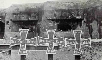 Ligne Maginot - CEZF-14 - FRANCALTROFF EST - (Blockhaus lourd type STG / STG-FCR - Double) - Tombes allemandes