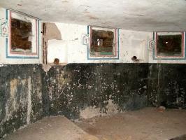 Ligne Maginot - LIEDERSCHIEDT - MAISON FORTE - (Poste GRM - Maison Forte) - Vue intérieure des créneaux
les créneaux sont tous numérotés. Noter l'angle que forme le créneau n° 3 destiné à couvrir la contre-pente. 
Le créneau n° 5 est incliné en sens inverse