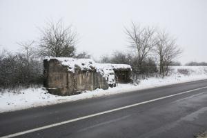 Ligne Maginot - CB295 - OBERRULEN - (Blockhaus pour canon) - Les vestiges du blockhaus se situent en bordure de la route reliant Hettange-Grande à Volmerange-Les-Mines.
