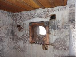 Ligne Maginot - PAYSANS OUEST - (Blockhaus pour arme infanterie) - Chambre de tir frontale et sa trémie en place