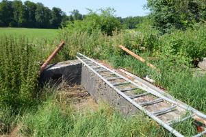 Ligne Maginot - BETTLACH NORD 2 - (Blockhaus pour canon) - Entrée du blockhaus
Escalier fermé par une trappe métallique. L'encuvement est dans une propriété privée