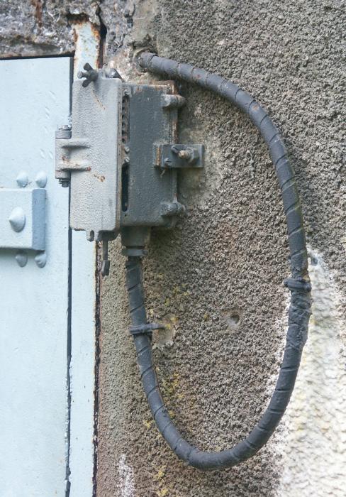 Ligne Maginot - BOIS DE CATTENOM - X14 - (Abri) - Boitier de raccordement pour les lignes téléphoniques de campagne des troupes à proximité