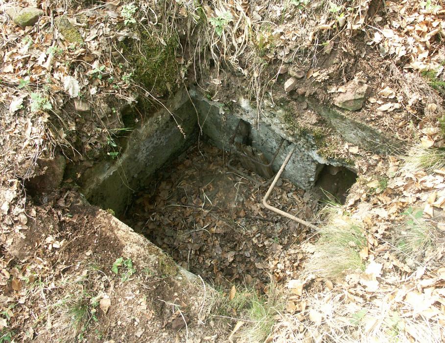 Ligne Maginot - Observatoire du BIESENBERG Droite - Observatoire annexe droit. Ce puits était vraisemblablement couvert d'une guérite