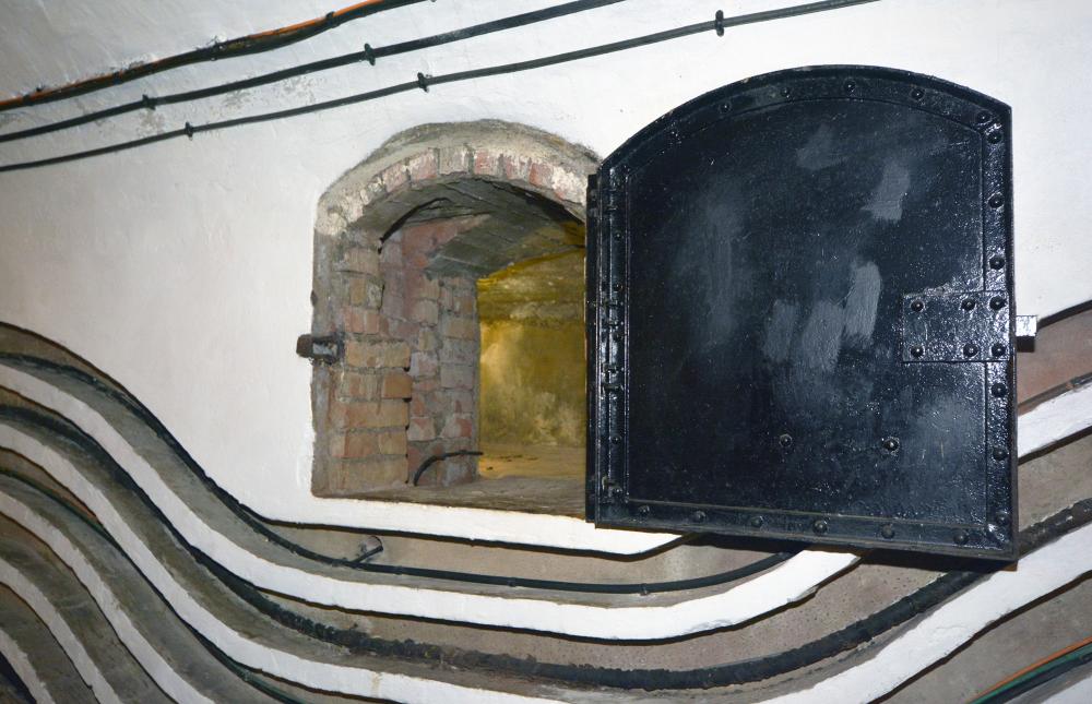 Ligne Maginot - SCHOENENBOURG - (Ouvrage d'artillerie) - Dispositifs de destruction 
Les dispositifs sont constitués de fourneaux de mine remplis d'explosif de part et d'autre de la galerie.