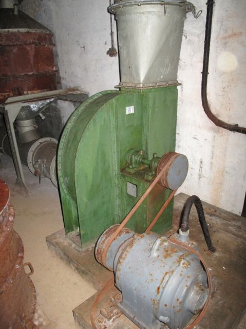 Ligne Maginot - SAPEY - (Ouvrage d'artillerie) - Salle de neutralisation
Ventilateur air pur (couleur verte)