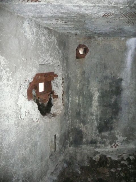 Ligne Maginot - LES ROCHILLES - (Ouvrage d'infanterie) - Bloc entrée
La chambre de tir intérieure