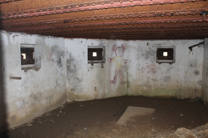 Ligne Maginot - BARRAGE 1 - (Blockhaus pour arme infanterie) - Créneaux FM - Christian LENHARD