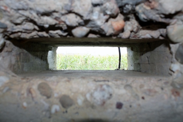 Ligne Maginot - SCHITTEFELD 5 - (Blockhaus pour canon) - Peu de blockhaus dans le secteur ont un créneau d'observation. La plupart etaient equipés d'un périscope, traversant la dalle de couverture, au travers d'une gaine.
