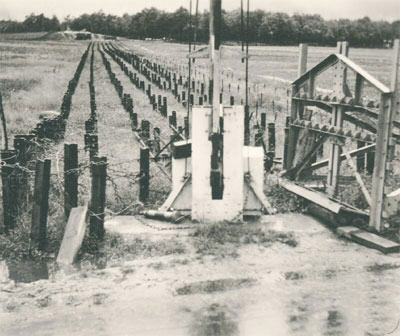 Ligne Maginot - RADAR - (Barrage de Route) - Basé sur l\'utilisation d\'une barrière et d\'éléments Cointet