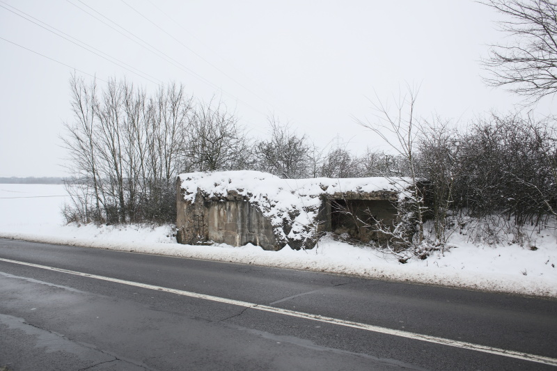 Ligne Maginot - CB295 - OBERRULEN - (Blockhaus pour canon) - Le blockhaus à été partiellement détruit lors de l'élargissement de la route départementale 15. - www.arnaultjl-photo.com