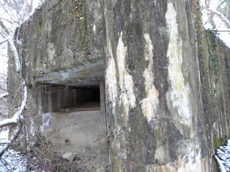 Ligne Maginot - PAYSANS OUEST - (Blockhaus pour arme infanterie) - Créneau de flanquement pour  mitrailleuse Ouest