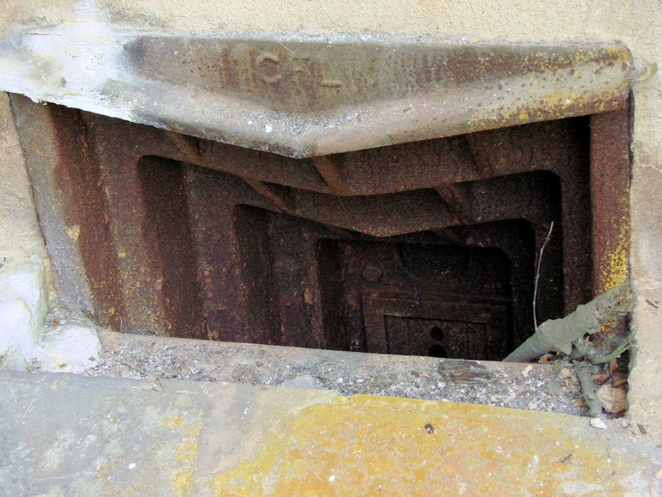 Ligne Maginot - Ouvrage d'artillerie du HACKENBERG - Bloc 24
Créneau du mortier de 50.