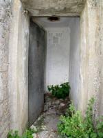 Ligne Maginot - CHATELET SUD-OUEST - (Abri) - L\'entrée droite de l\'abri avec un graffiti mural