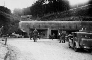 Ligne Maginot - HOCHWALD - (Ouvrage d'artillerie) - Bloc 8
Entrée munitions
Photo prise en 1940