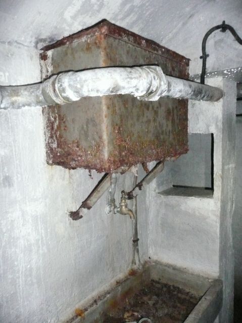 Ligne Maginot - PLATE LOMBARDE - (Ouvrage d'infanterie) - La cuisine
Evier et réserve d'eau