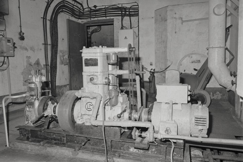 Ligne Maginot - SAINT ROCH (SHR) - (Ouvrage d'artillerie) - L'usine électrique de l'ouvrage. Le groupe électrogène auxiliaire  CLM 1 PJ 65 avec son compresseur attelé