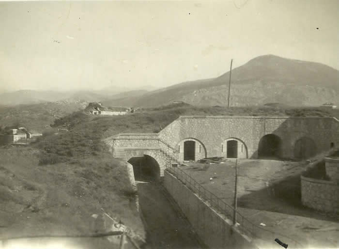 Ligne Maginot - TETE DE CHIEN - FORT MASSENA (6° BIE - 157° RAP) - (Position d'artillerie préparée) - Photo prise en 1944 par les soldats américains