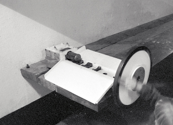 Ligne Maginot - SAINTE AGNES (SAG) - EO9 - (Ouvrage d'artillerie) - Bloc 2
Appareil pour le sertissage des obus de 75 sur la cartouche aprés réglage de la charge