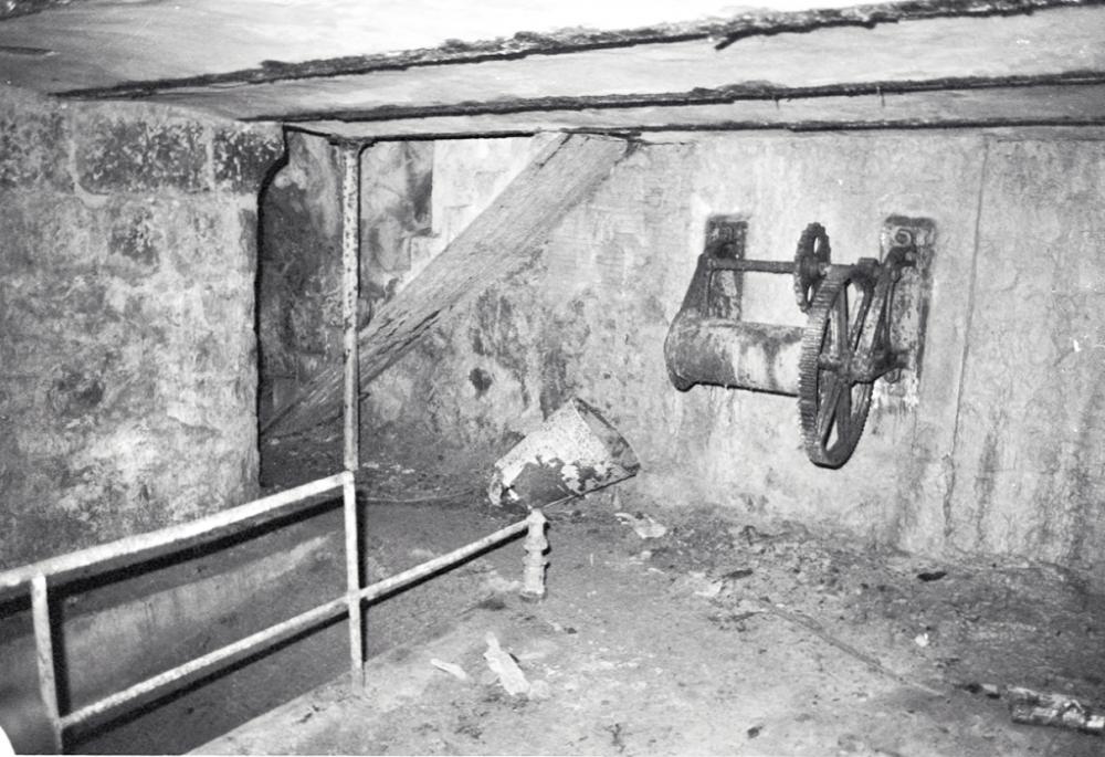Ligne Maginot - CHIUSE DE SAINT JEAN LA RIVIERE - (Casemate d'infanterie - Simple) - Une partie du mécanisme du pont escamotable
