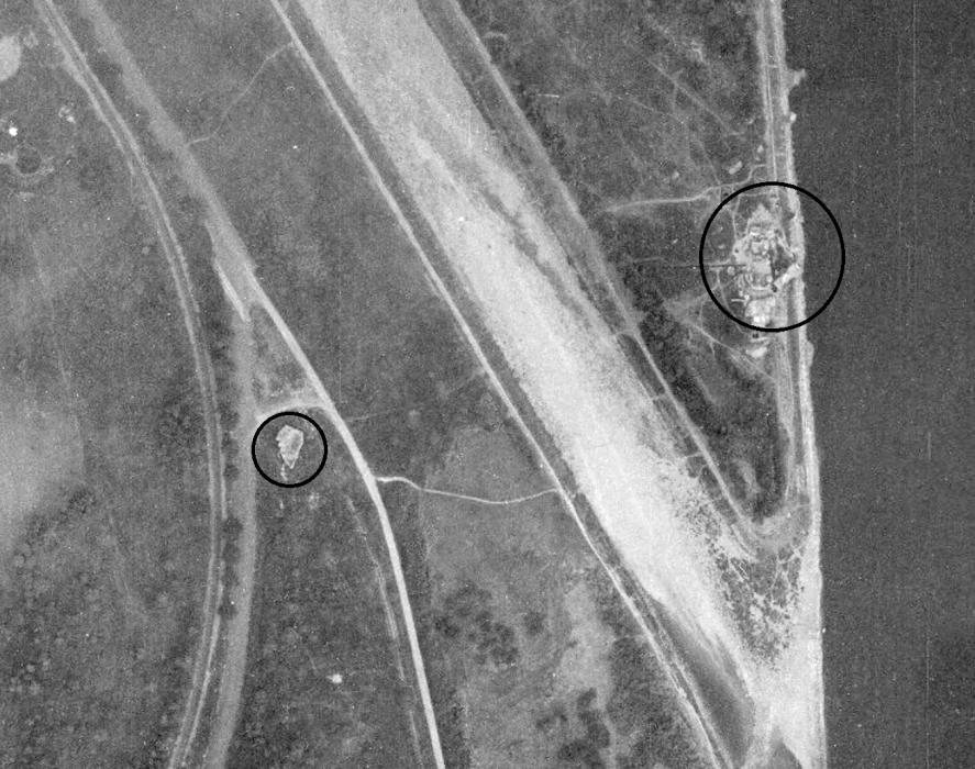 Ligne Maginot - 415 - RIEBEL - (Casemate d'infanterie) - La casemate Riebel et sur la berge du Rhin les ruines de la casemate Petit Rhin