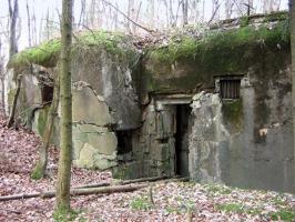 Ligne Maginot - DRACHENBRONN Sud Est ( Casemate d'infanterie ) - La façade arrière portant les stigmates de l'explosion