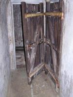 Ligne Maginot - LA ROUE - (Ouvrage d'infanterie) - Les portes donnant sur les magasins  à munitions
le magasin à grenades et, à droite, le magasin aux artifices éclairants.