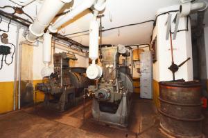 Ligne Maginot - Ouvrage de la FERTE - Bloc 1
Usine électrique 
Les deux groupes électrogènes à moteur CLM 108 de 25 CV