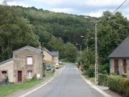 Ligne Maginot - MF1 - A - LINCHAMPS / LES HUBIETS - (Poste GRM - Maison Forte) - Pris du MF01 vers le petit pont de Les HUBIETS (avec mine de destruction)