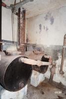 Ligne Maginot - RIPPERT - X13 (QUARTIER KARRE - II/168°RIF) - (Abri) - Les fosse septiques ASEPTA des latrines.
Le tuyau d'extraction des gaz et air vicié directement greffé sur le tube de descente de la cuvette est bien visible sur cette photo