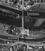 Ligne Maginot - 30LM - (DMP - Dispositif de Mine Permanent) - Le pont nord détruit a été remplacé par une passerelle provisoire alors que le pont sud n'a pas été remplacé à cette date. La route est détournée vers un pont provisoire parallèle au pont d'origine.