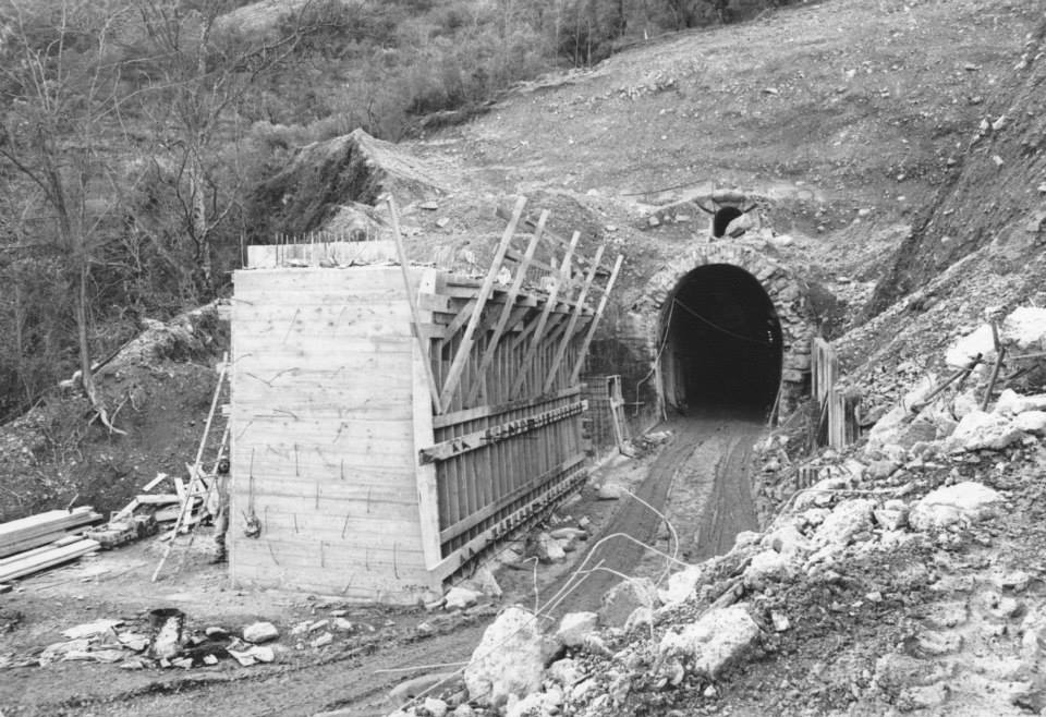 Ligne Maginot - Tunnels de Gigne - 14 décembre 1977 
Travaux sur l'entrée du tunnel de Gigne