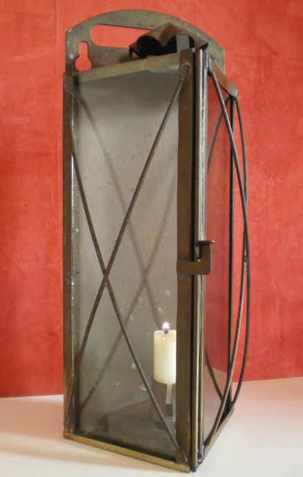 Ligne Maginot - Lampe triangulaire - Lampe triangulaire utilisée en secours dans les ouvrages Maginot
Modèle fabriqué par ??