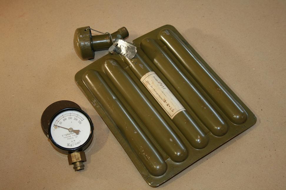 Ligne Maginot - Appareil isolant GRANGER PM 40 - la bouteille d’oxygène et le manomètre donnant l'autonomie restante