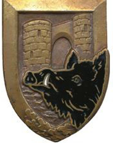 Ligne Maginot - Insigne du 147° RIF - Dans un écu, la hure d'un sanglier des Ardennes défendant l'entrée du château de Sedan.