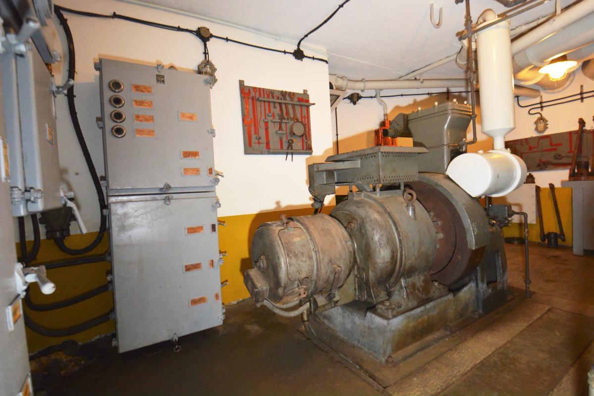Ligne Maginot - Ouvrage de la FERTE - Bloc 1
Usine électrique 
Groupe électrogène à moteur CLM 108 de 25 CV