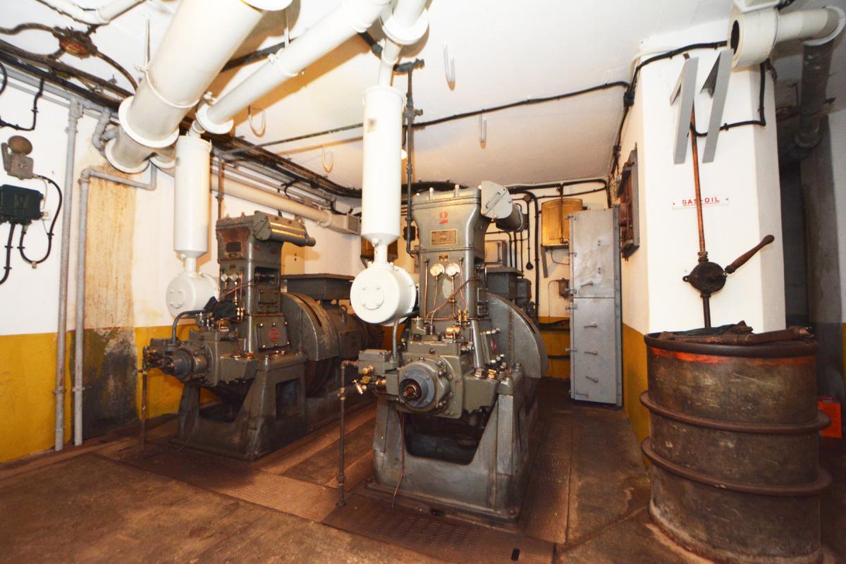 Ligne Maginot - Ouvrage de la FERTE - Bloc 1
Usine électrique 
Les deux groupes électrogènes à moteur CLM 108 de 25 CV