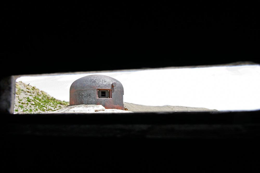 Ligne Maginot - RESTEFOND - (Ouvrage d'artillerie) - Bloc 4
À l´intérieur de la cloche VDP. Vu sur la cloche GFM voisine