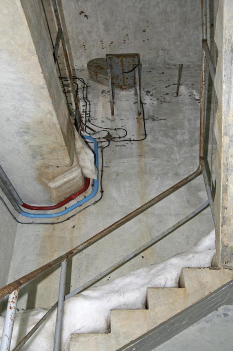 Ligne Maginot - GRANGES COMMUNES - (Ouvrage d'infanterie) - Bloc 1
La cage d´escalier remplie de neige en juillet